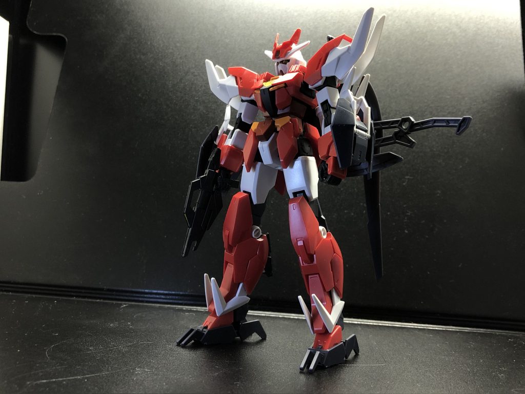 コアガンダム付属のライフルと一緒に。
撮影する前にブンドドしていたもので、腕の関節部分や腰の接続部分が緩くなってきてしまってます。