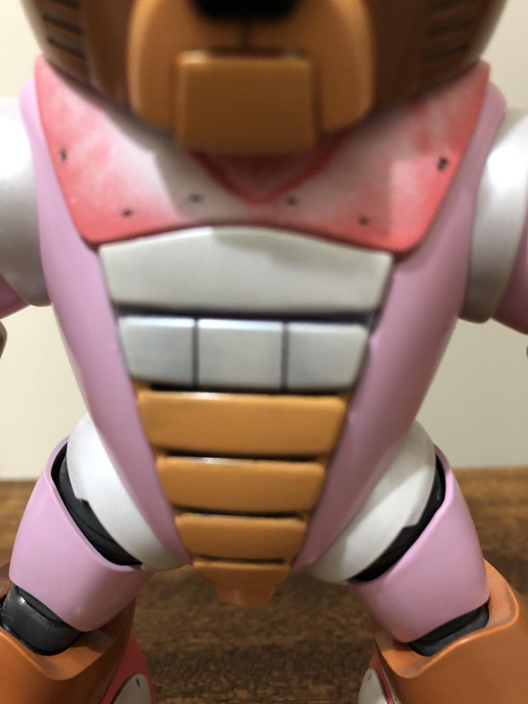 襟の部分がよだれ掛けに見えた所から制作開始です