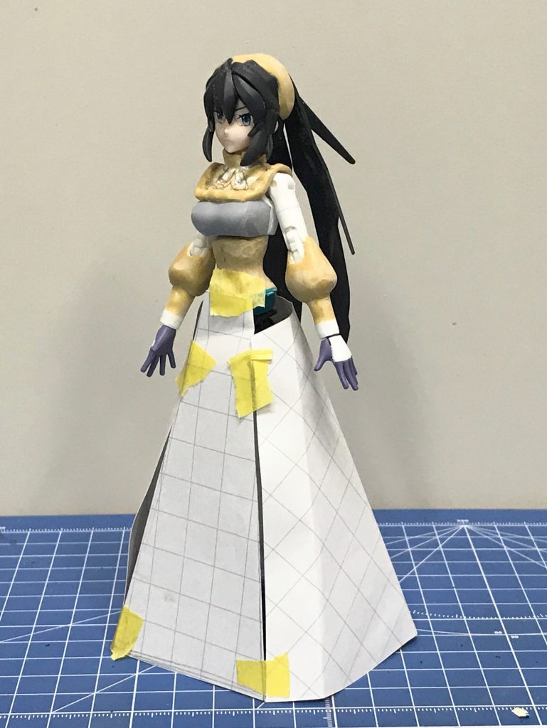 スカートの芯をまず紙でざっくり出し。