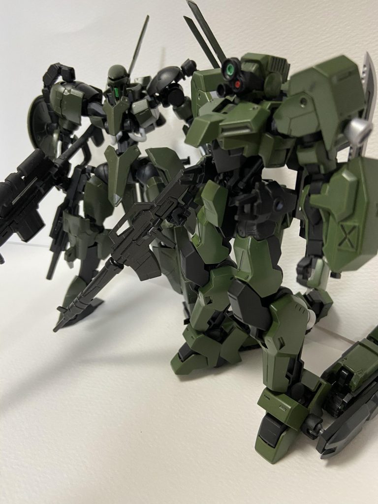 穴チームのグリムゲルデと
緑の色を変えてみたので並べても違いが出ていい感じです