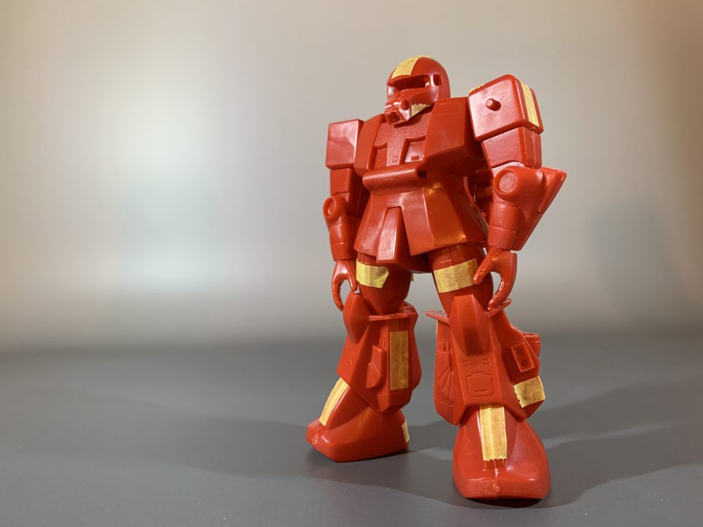 内部にプラ棒とアルミ線を仕込んで関節を改造し、立ち姿のスタイルを改修しました。