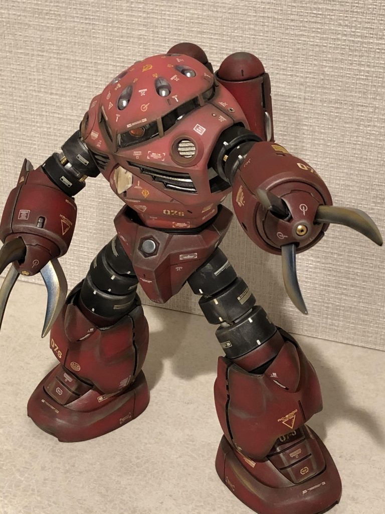 ABSパーツにはプライマーを吹いてから塗装しました。外装は艶消し、内部フレームはメタリックと分けてみました。