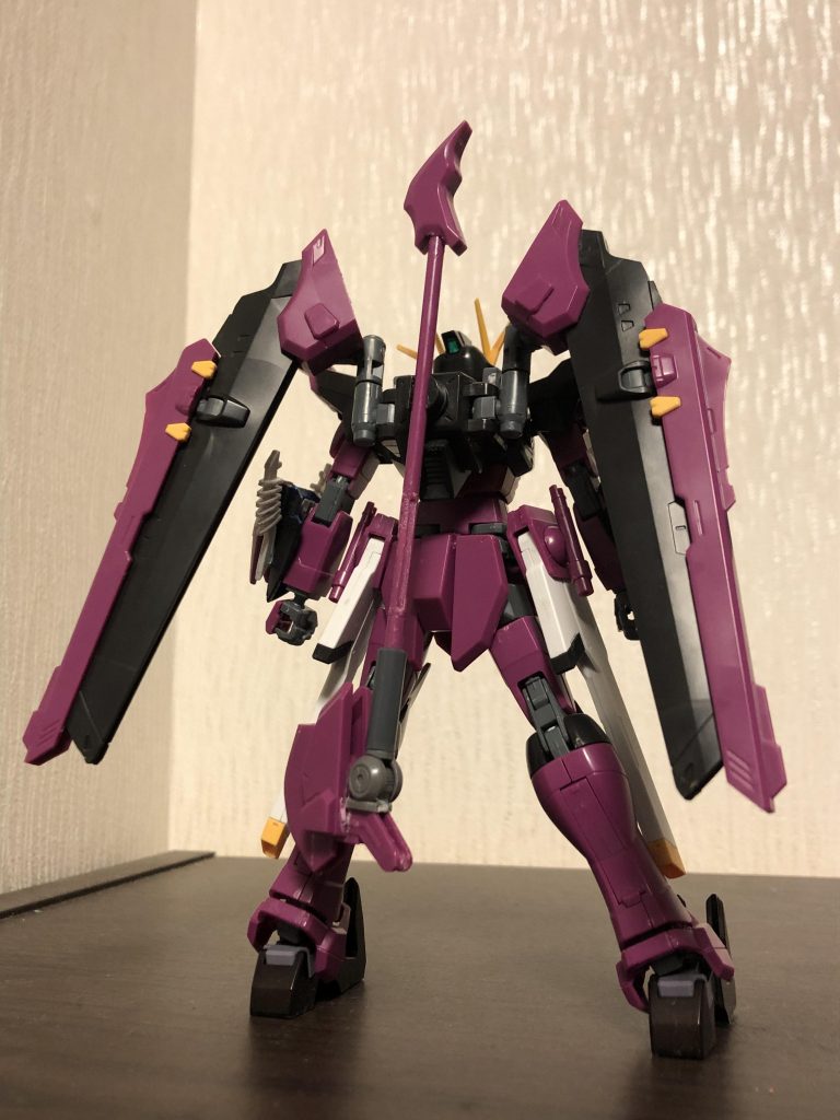 後ろ姿。バックパックのノワールっぽいバインダー？は向き等をいじってつけて武装の干渉を避けやすくかつビームサイズを上手く出し入れできる様に改造してます。