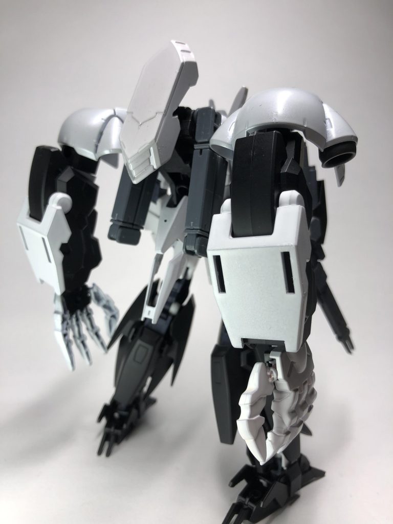 以下、ポージングと製作工程等です