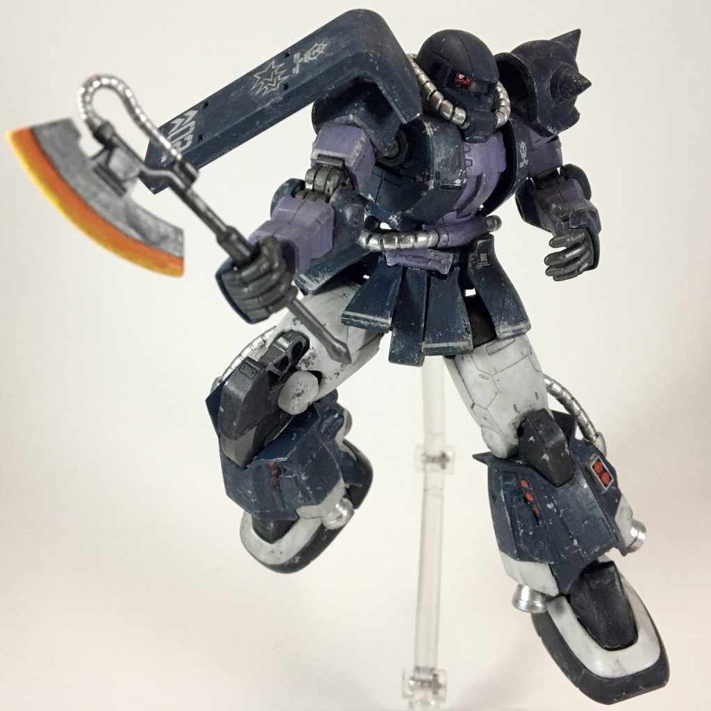 今回の制作の大まかな流れ
表面処理と洗浄後、各部部分塗装。
↓
テトロンシールを貼り、全身にファレフォのグロスを筆塗り。
やすり傷やテトロンシールの段差を消す狙いがありましたが、傷は消えたもののテトロンシールは失敗。ヤスリで削っても一向に消える様子がないのでデザインナイフで気合で薄くしました。
↓
メタリック系のパーツを外して白でウォッシング。太陽光の強い宇宙空間での退色を表現。
↓
市販のデカールを少々貼り、ラッカーの艶消しでコーティング。
↓
ライトスティールとガンメタでスポンジチッピングした後、今度はブラックウォッシュで墨入れしつつ煤汚れを表現。ブラックウォッシュは煤汚れなので、金属色のパーツも容赦なく汚しました！