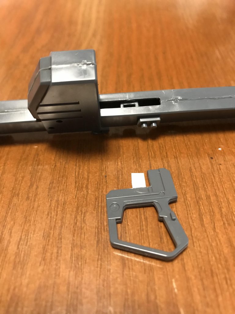 ビームバズーカの後ハメ加工の様子です。
余ってるポリキャップをプラパイプを使って中に仕込み、グリップ側は図のように加工しました。