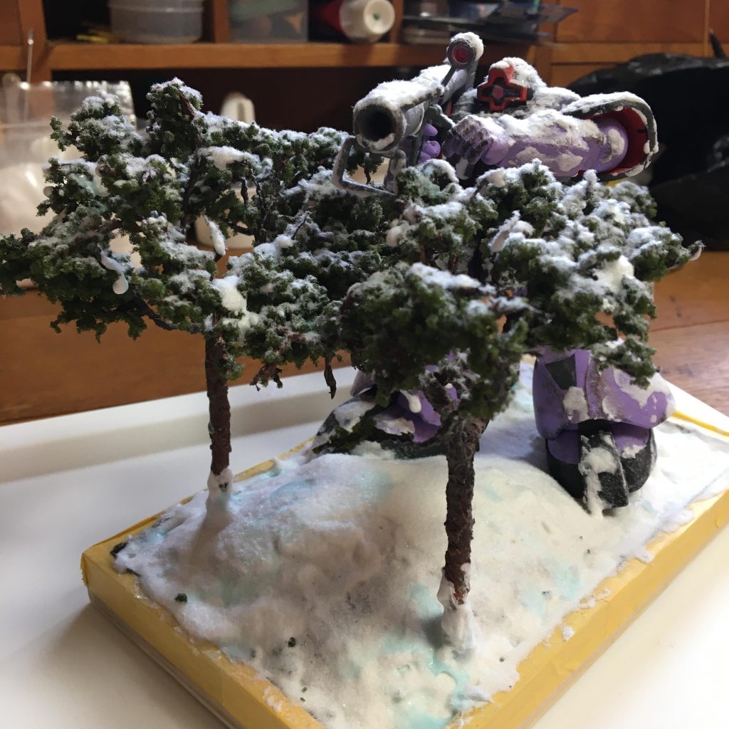 雪が積もった木から狙いすますドム のミニジオラマ–4枚目/制作者:ogagaga