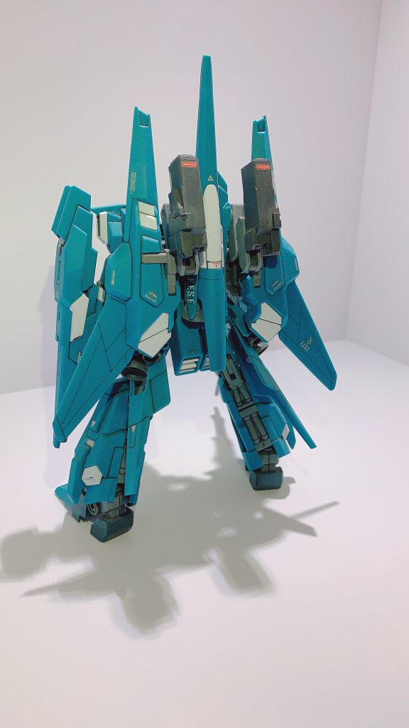 背面
サイドスカートは機動力upのイメージで
ディフェンサーbユニットのものと交換