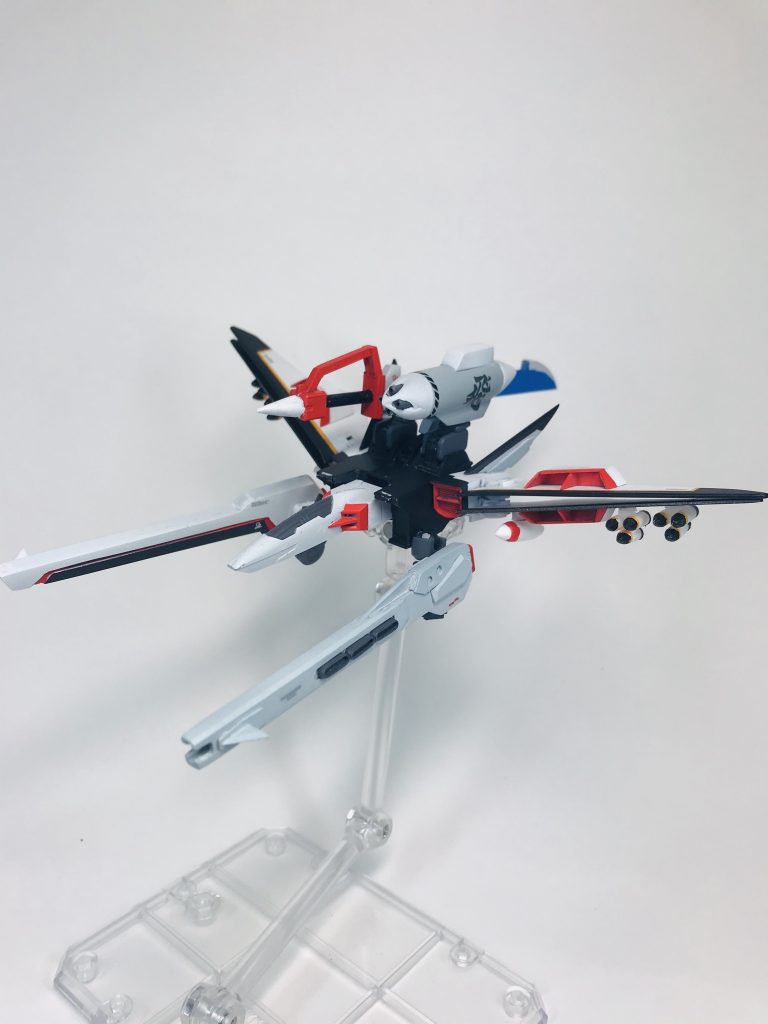 オオトリストライカーはビルドブースターの基部と機首をベースにX字のウイング、ビーム砲、レール砲、ガンランチャー、ミサイル、対艦刀をスクラッチしました