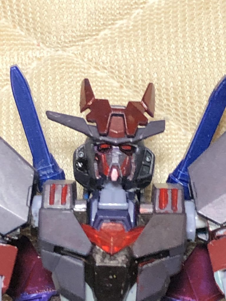 血の涙を流している様なデザインにしたかった。