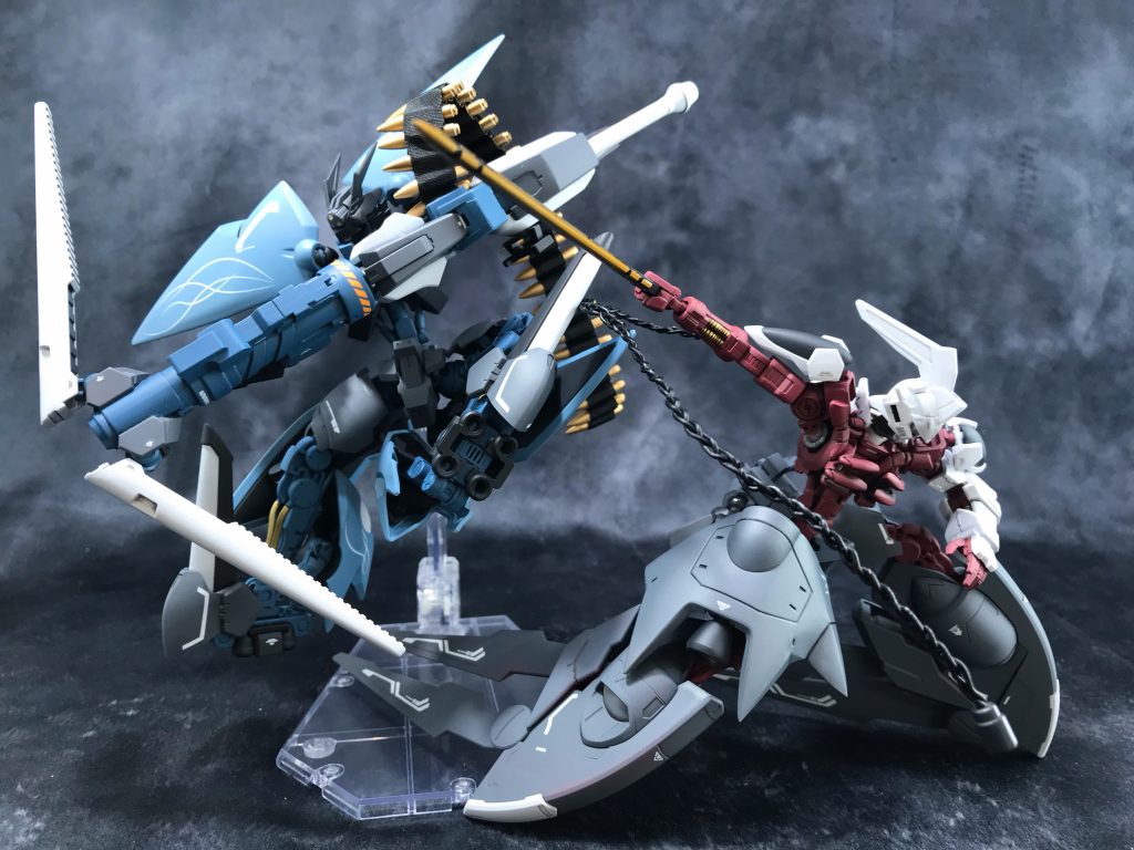 背中合わせで戦うってこんな感じなんかなぁ（他人事）とポージング。

ディスプレイしづらい！