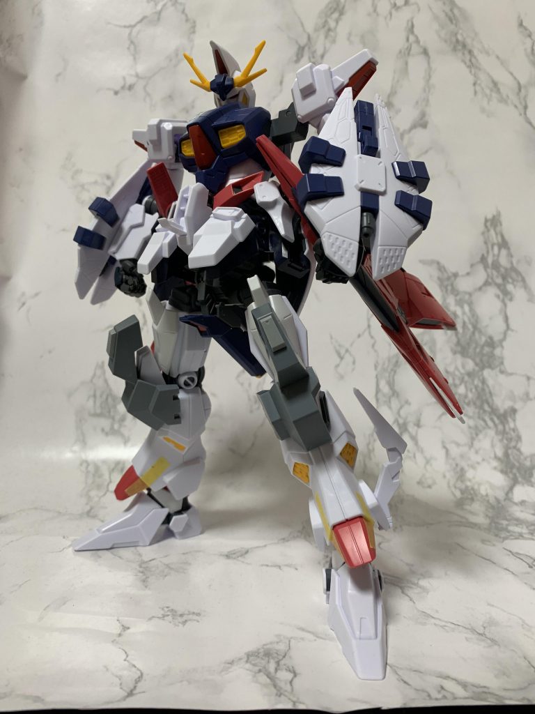 下半身の加工が終わった状態
基本的にHGよりもMGのパーツを多用しています!元キットが大きいので、MGの方がしっくりきたのでそちらをメインに使ってます