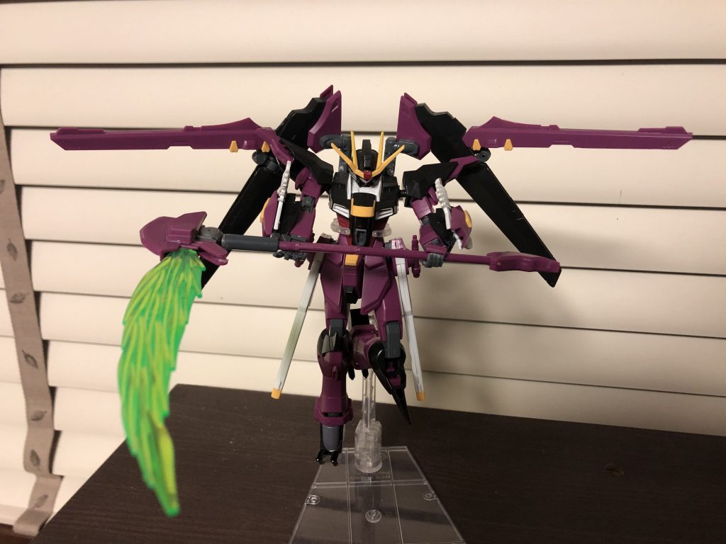 フィルファルトズィッヒェルのモード3のグロースゼンゼ。意味は大きい鎌で基本モード。近接で一番隙がない。石突の部分も打撃武装として使用可