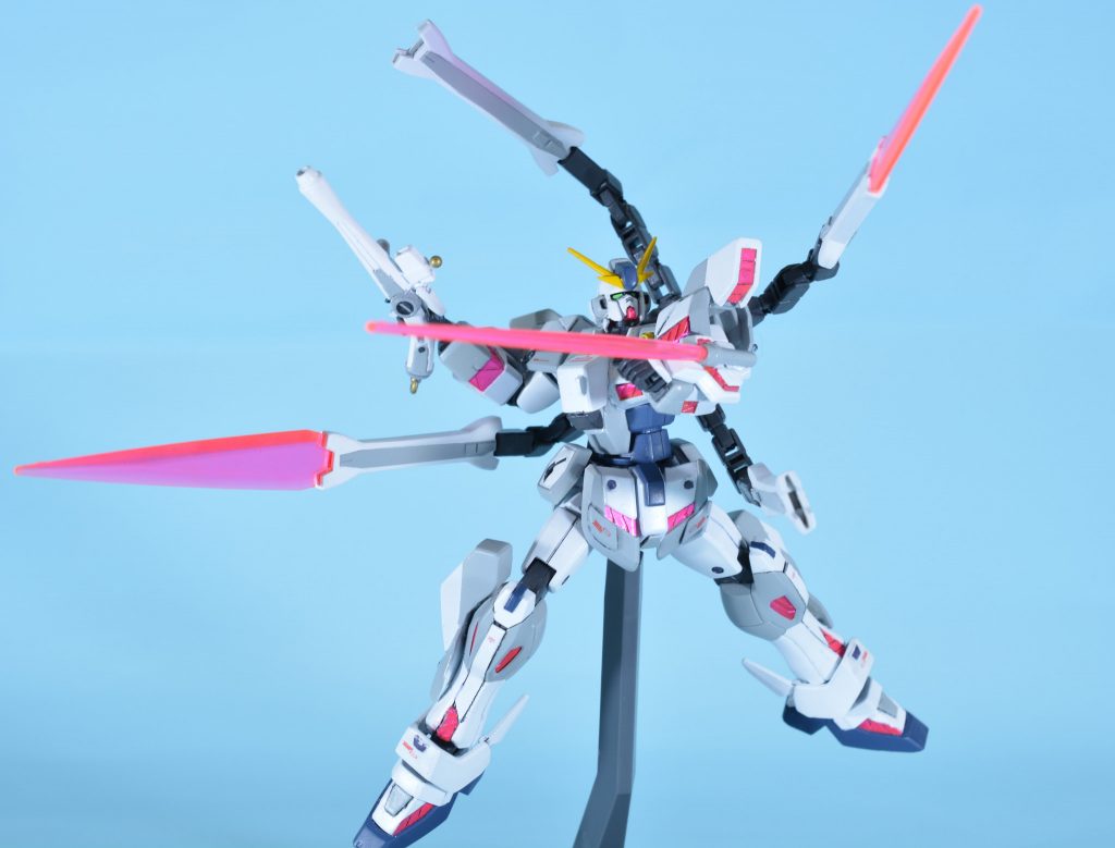 サイコフレームがフル稼働するとこんな忙しい感じの攻撃も可能に（という妄想）