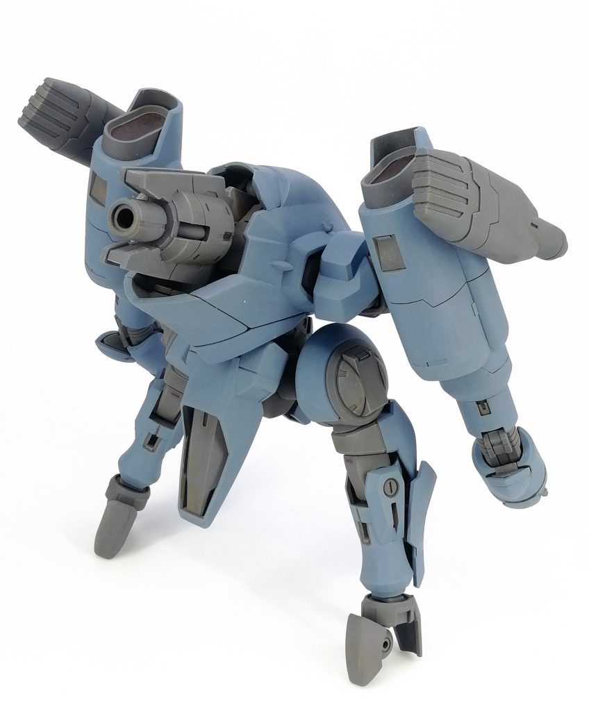 塗装は下地にメカサフヘヴィを塗って全体にドライブラシ、軽いウォッシング。
一旦コートして各装甲をファレホ筆塗り。
設定上ほぼ新品にしたかったのでその後各ウェザリング塗料や油絵具で馴染ませる程度に軽く汚して仕上げました。