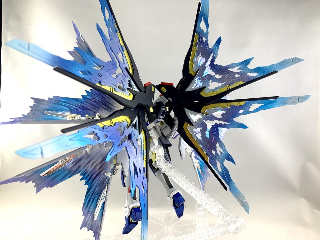 背面。グラデーション塗装は全てガンダムマーカーエアブラシでやってます。