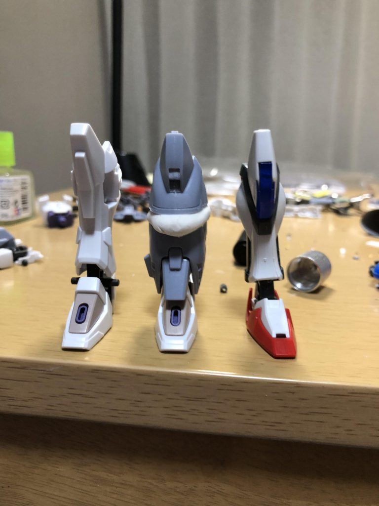 脛延長確認
確認後ビルドストライクとほぼ同じ長さにするためプラ板で4ミリ延長することに