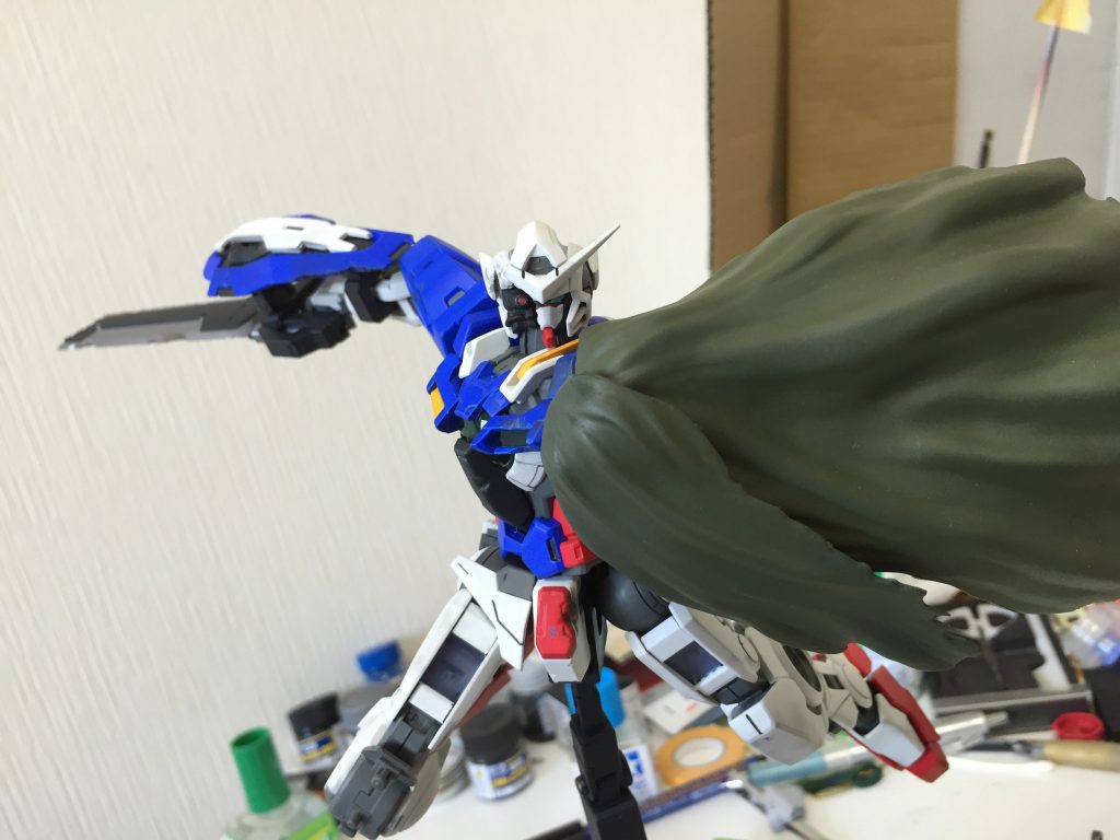 原作の登場こそ数分でしたがやっぱりマント持ちかつ半壊機体はかっこいいですね。