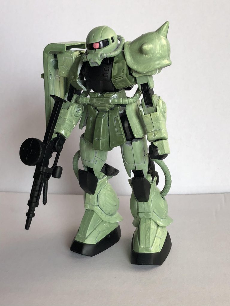 合体させたら塗り跡が目立つ以外ザクそのままです。