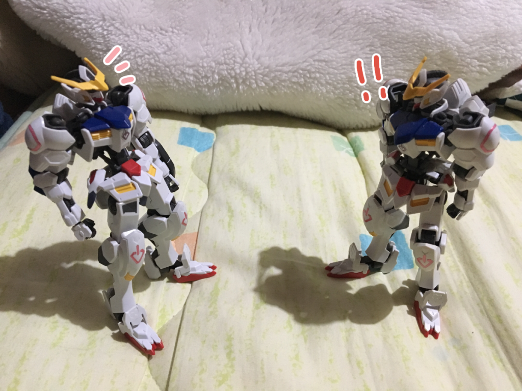 というわけで、会わせてみました。
左が元々うちにいたバルバトスちゃん、右が新しくやってきたバルバトスちゃんです。
どうなるでしょうか。