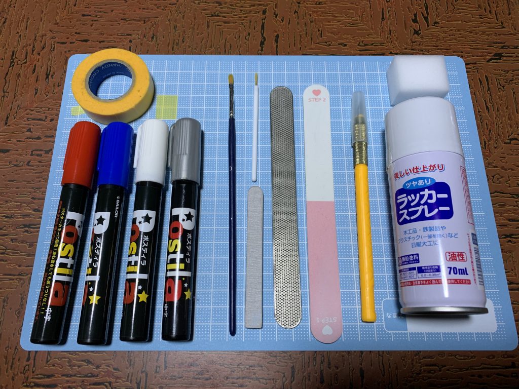 製作は、ニッパーを除き、全て100均グッズで行いました。
このほかにも100均のエナメル系マニキュアを使用しました。