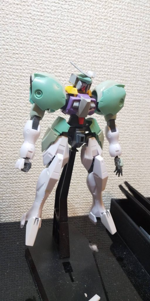 ラファエルの胸部はパテ成形。