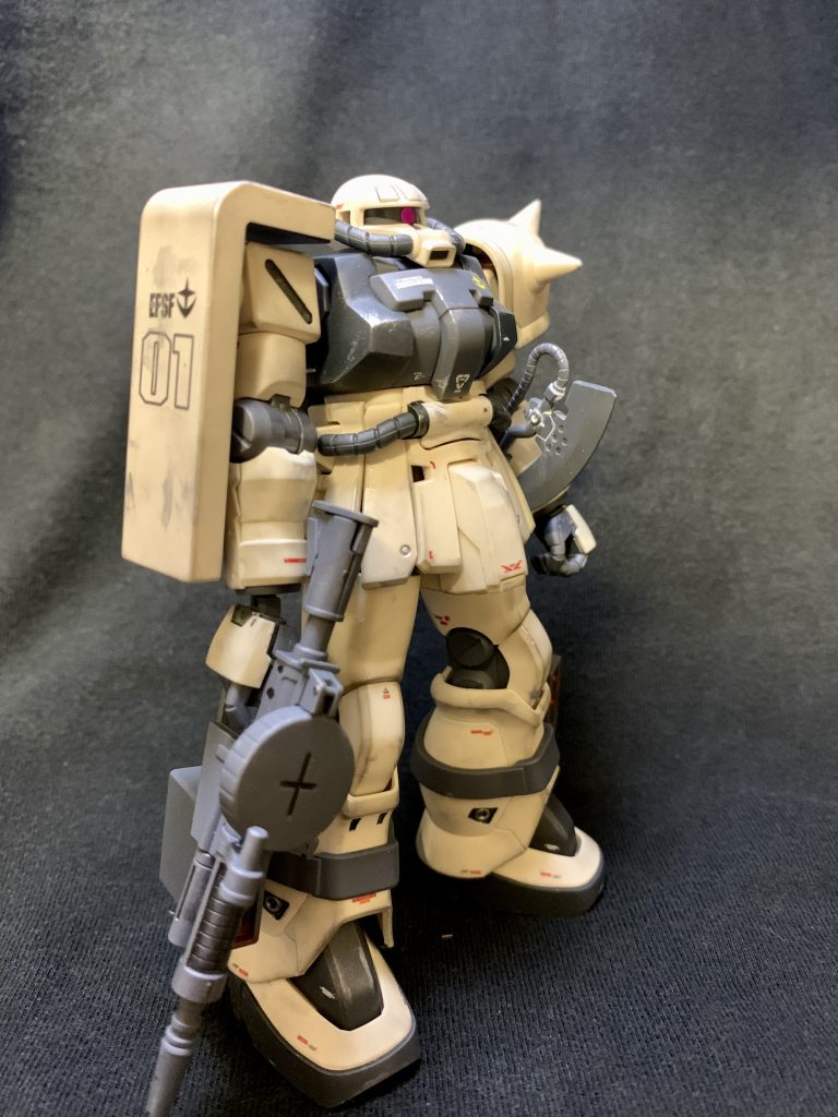 盾にも連邦軍マーク