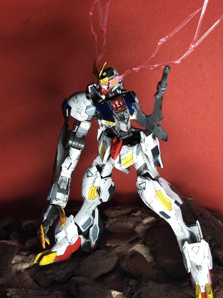 特徴的な目からの光はランナーをヘアアイロンでプレスして作りました
汚しはスポンジを使用しています