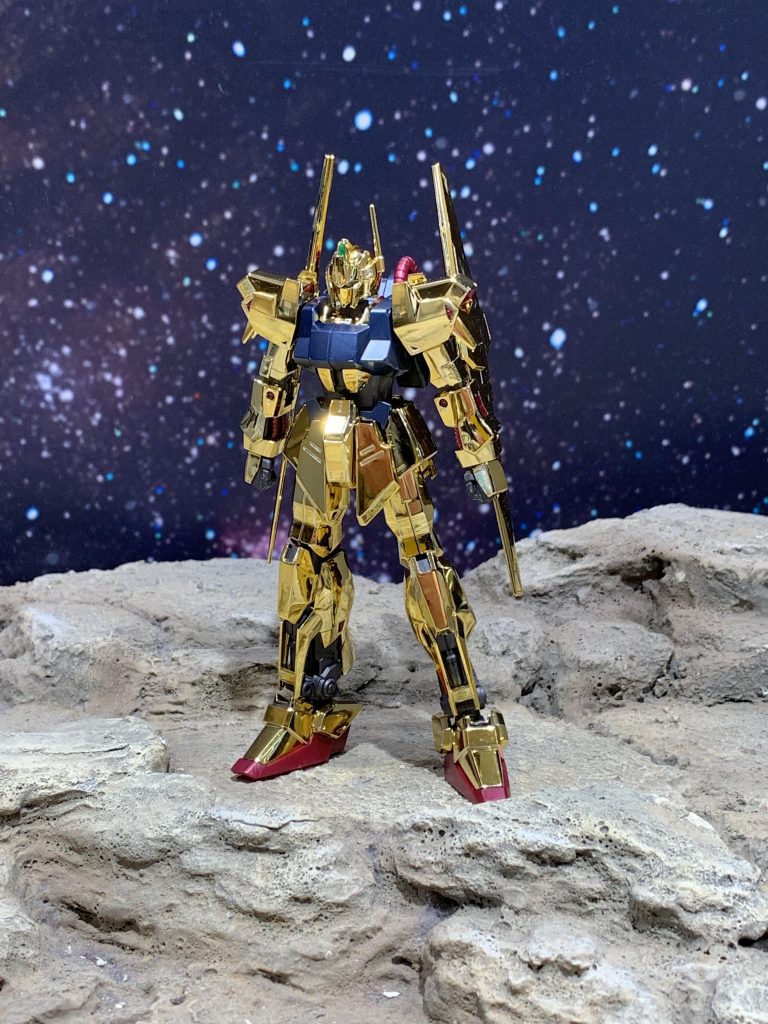 1年ほど前、ガンプラにハマり始めた頃に組んだものです。
お台場ガンダムベース東京で買って、その場で組み上げ、ジオラマスペースで撮影しました。