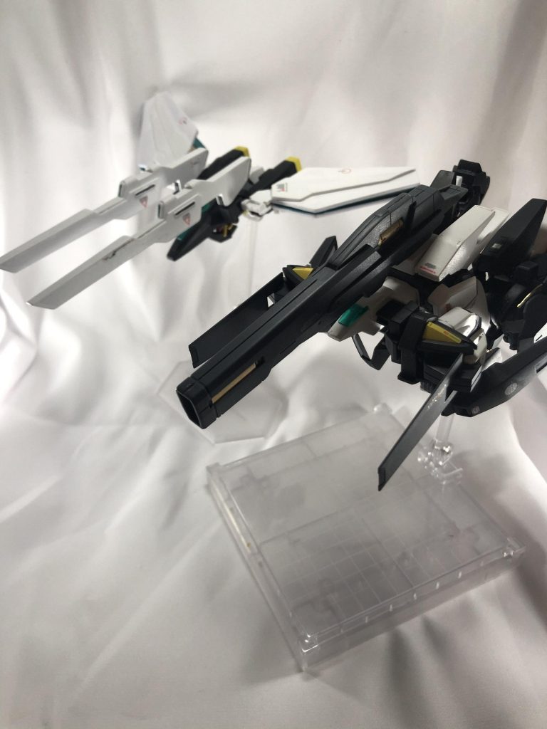 分離ギミックです!
ちゃんとGセプターとコアファイターにも分離できます!