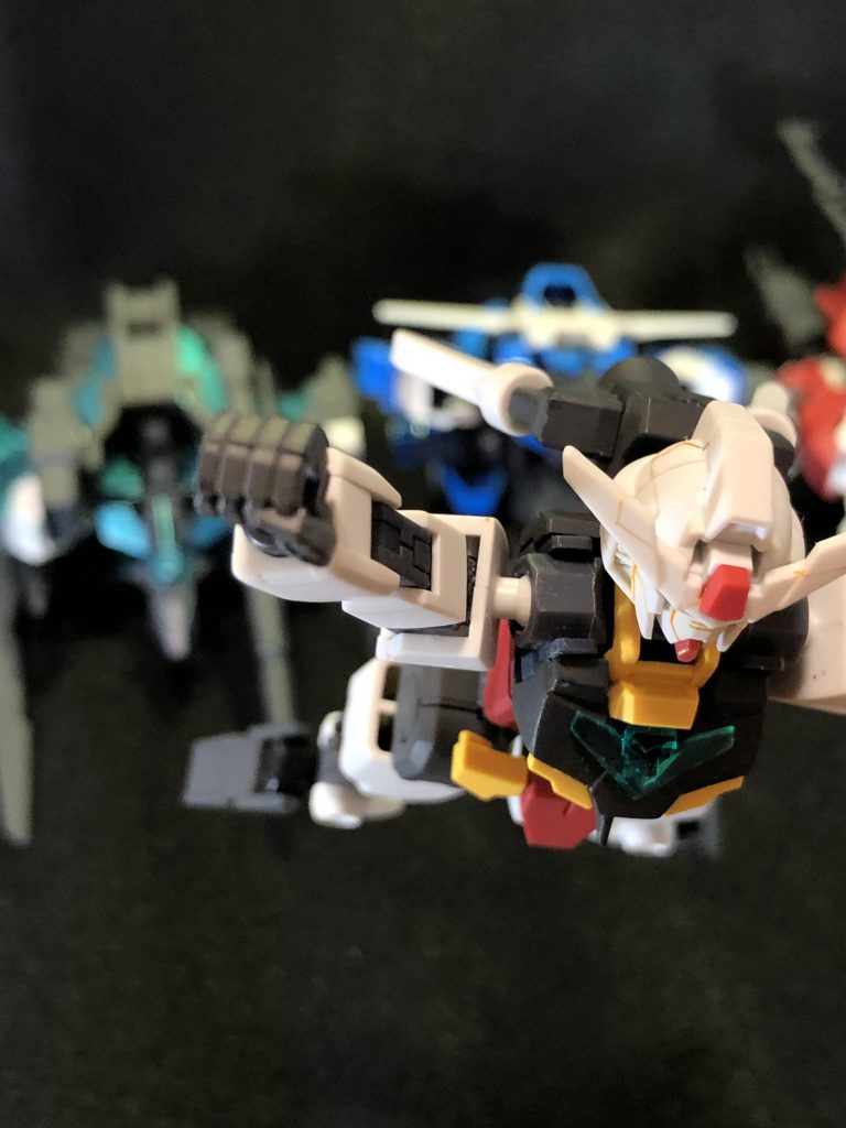 コアガンダムが前方へ飛ぶ。
両足が内側に回転し、足首が外側に曲がって足と一直線になる。

サポートメカはすべて前後に分離。いわゆる「ハンガー」と「ブーツ」状態となった。
ブーツはコアガンダムの両足と腰の後ろに合体。ハンガーは3機が1つになり、コアガンダムの両腕と合体した。