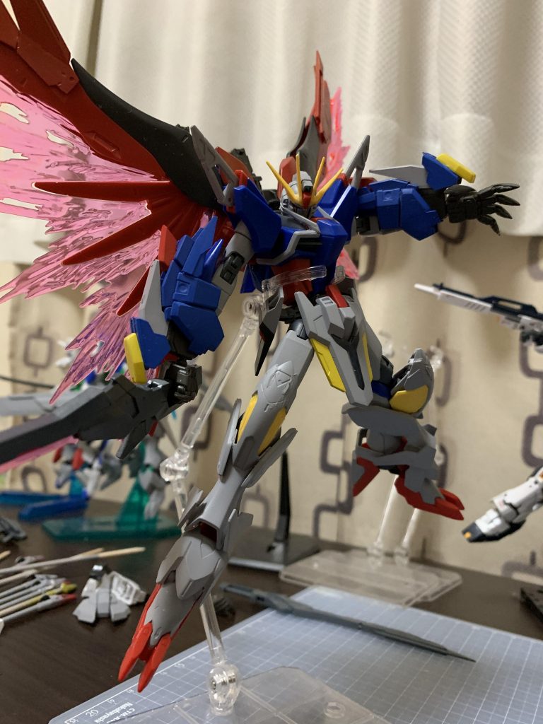 マニュピレーターで敵を握り潰すイメージ。