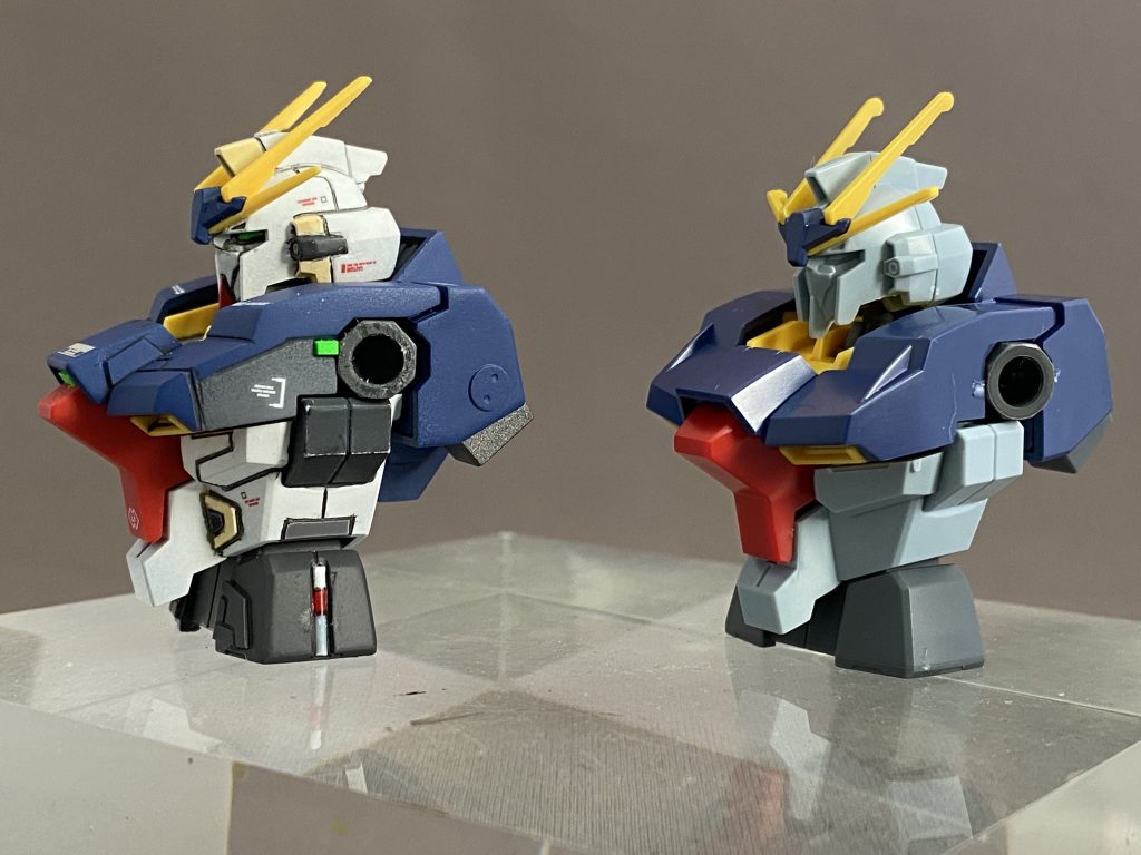 頭部は、後ハメ加工、
胸部、腹部はプラ材貼り付け、筋彫り追加して、ディテールUP。
接続部分で延長してます。