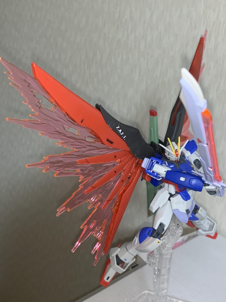 アロンダイトも勿論OK。しかしデスティニーと違い肩関節は単純な機構なため、ポージングの幅は狭まってしまいます。