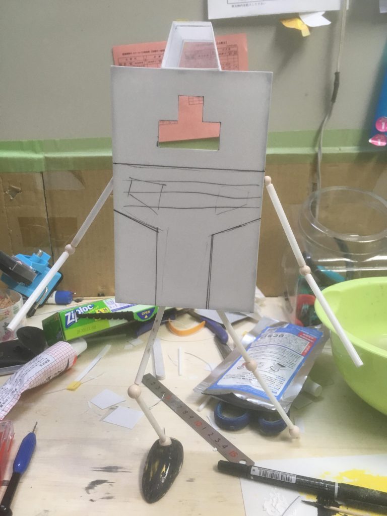 プラ板を貼り合わせてこの形に…これは確かに豆腐ですね。でもこの時は普通に作る予定でした。