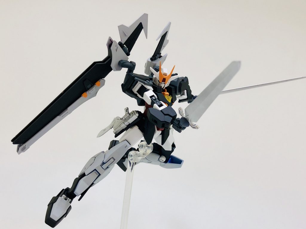 ストライカーはラヴファントムのものを使用したので剣はフラガラッハ3ではなく実体剣です。