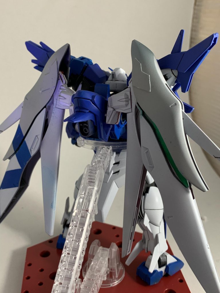 背面
そのままでは物足りなさがあったのでデスティニーの翼を足しました