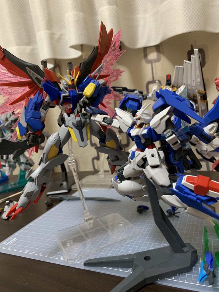 弟が作っている途中のダブルオーとツーショットです。