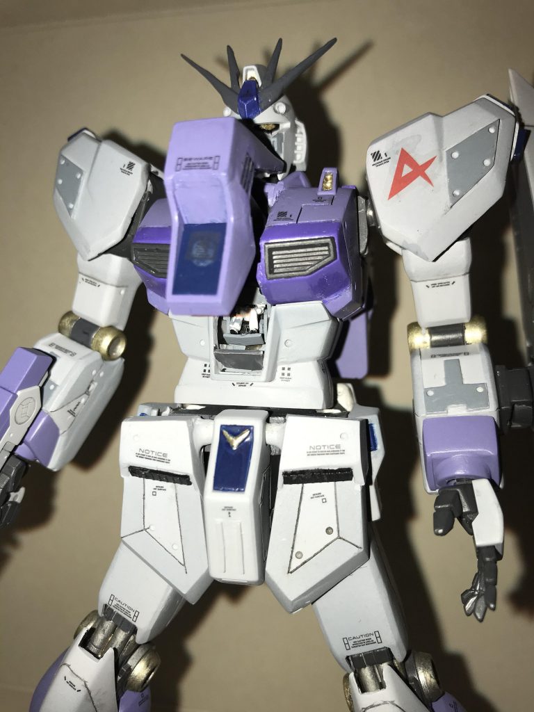 アムロは塗り分けましたがこんな感じでほとんど見えません・・・