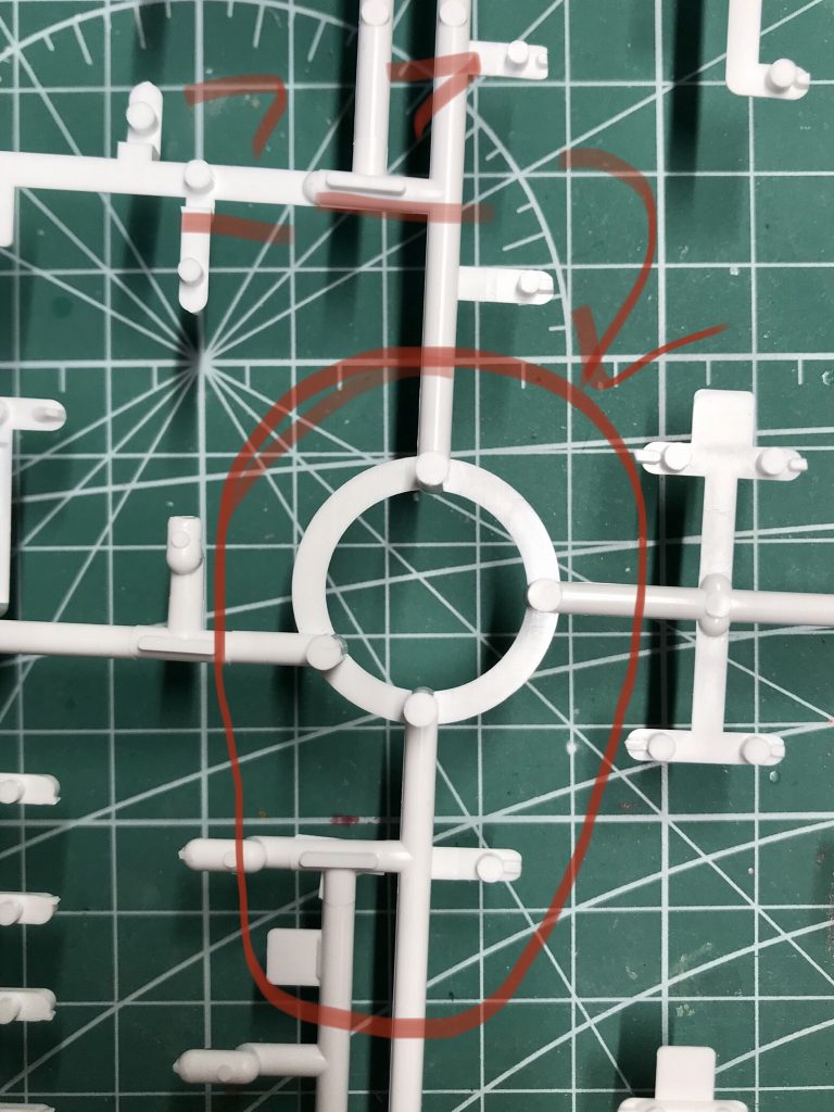 ちなみにベースの支柱はランナーの一部を使ってます!