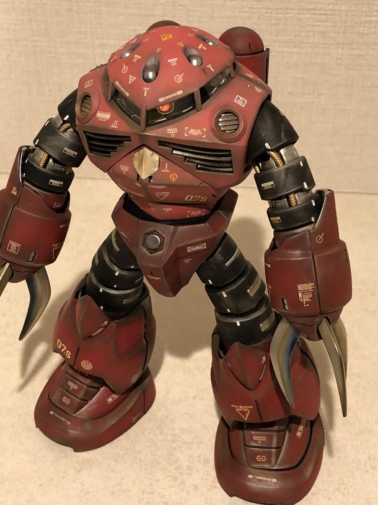 私はデカール貼るのが大好きでデカールテンコ盛りで個性を演出しています。笑
外装から覗く内部フレームのメタリックパーツとゴールドの動力パイプがアクセントです🤗