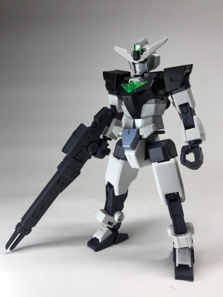 コアガンダム改めスピリットガンダム
遺影或いは霊魂をイメージした機体なのでカラーリングはモノクロ
文字通りホーンテッドアーマーの魂(スピリット)となる本体
への字ダクトを無くし、パテで新しく成形
シャープな悪役顔に