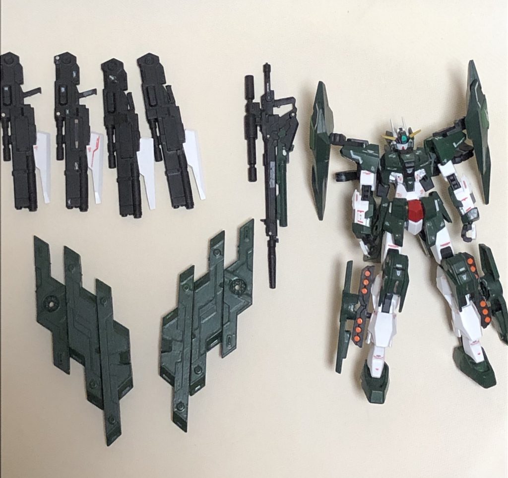 武装。
ビームライフル(ライフルビット)
シールドビット
スナイパーライフル
脚部ミサイル