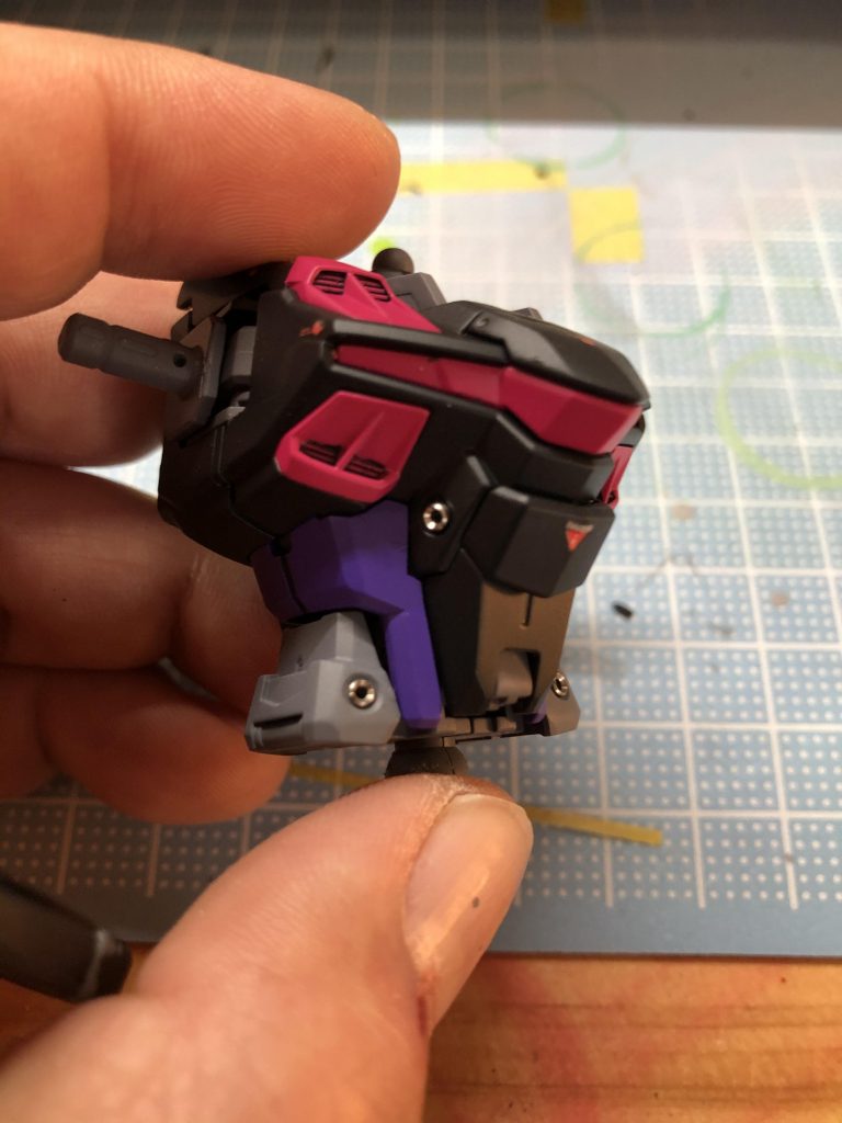 メタルパーツもデカールも控えめです！