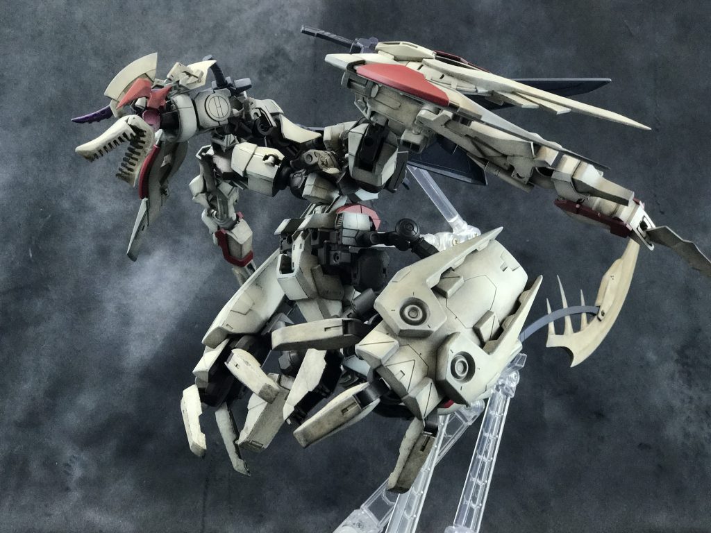 腕っぽい脚を、できるだけ脚っぽくしたらこんな感じ。
うん!ワイバーンだな、ワイバーン!うんうん!