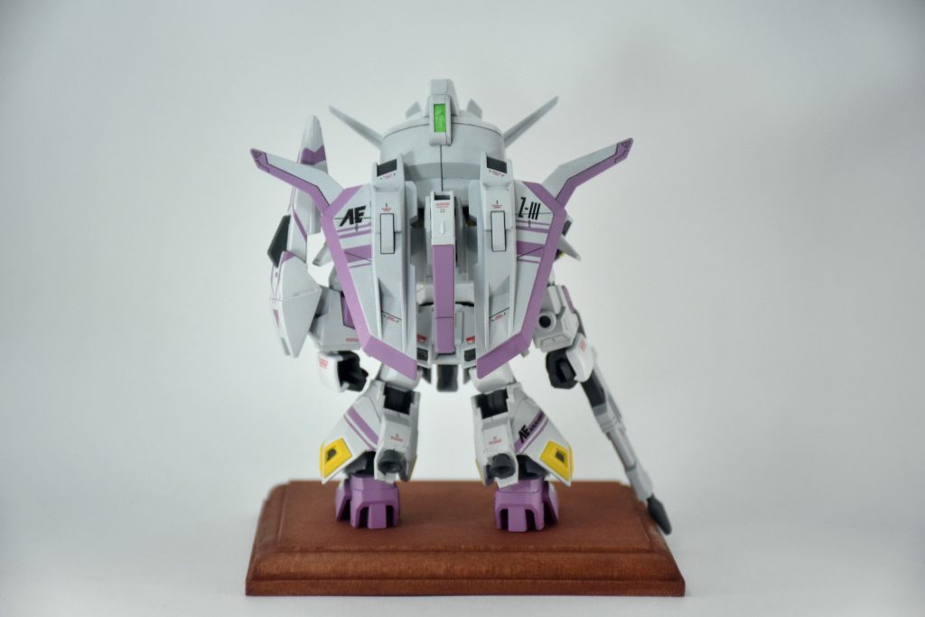 リアビュー
バックパックのラインのマスキングや脚部のラインが大変でした。