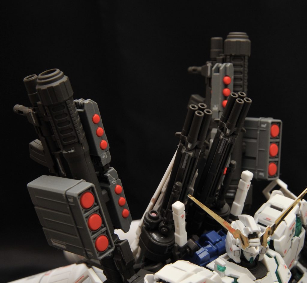 てんこ盛り武装類。デカール貼りが鬼でした。