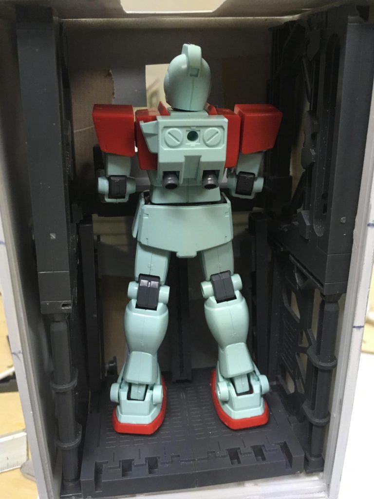 システムベースを分解するといい感じにディテールアップに使えることに気がつき内装を整えました。