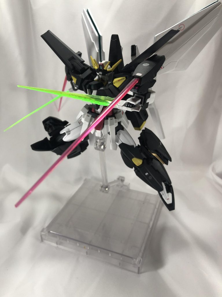 基本武装はシグマスライフルとビームサーベルのみです。