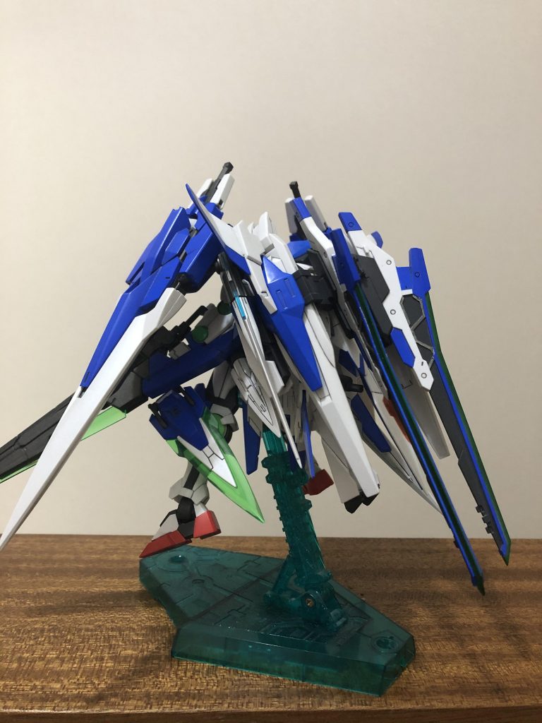 ダブルオー+オーライザー+ザンライザー+セブンソード×2
の順番に買って装備していったので
GNソードIIIは装備してません